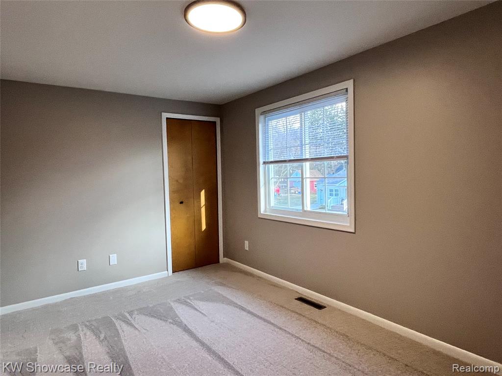 2034 E Nalone, Wixom, MI 48393 — Photo 36