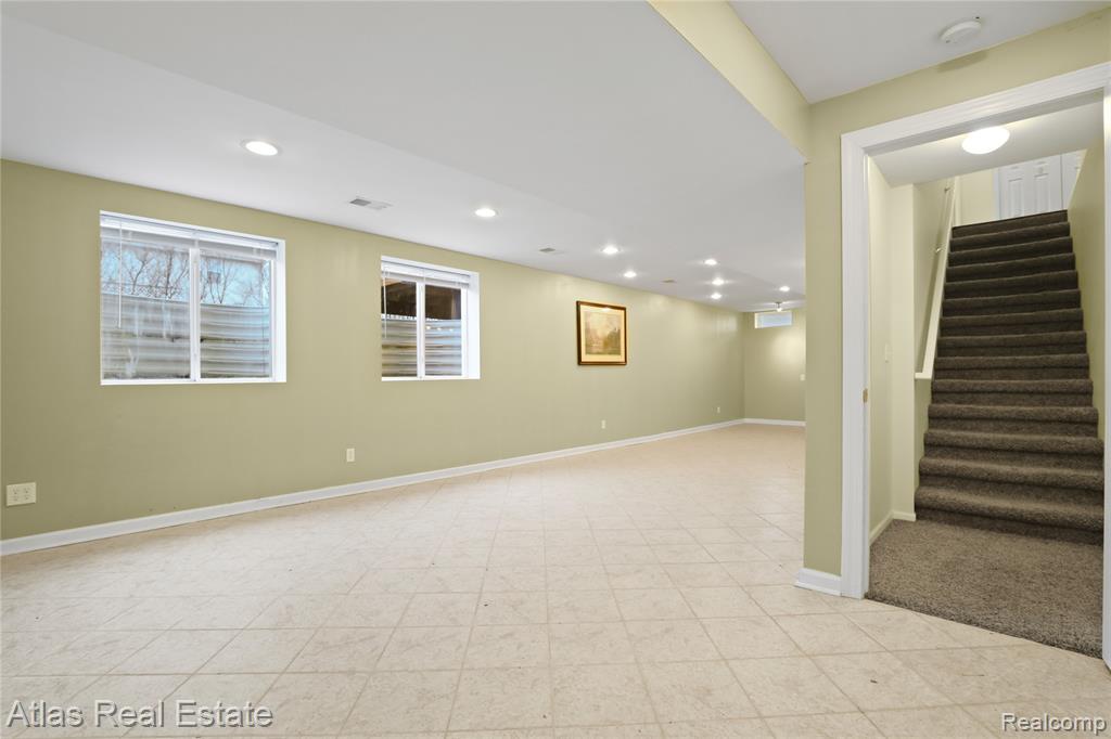 4028 Grand Oaks Court, Burton, MI 48519 — Photo 40