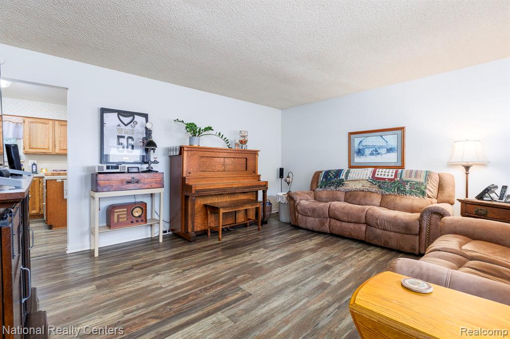 9150 Maplewood Drive, White Lake, MI — Photo 2