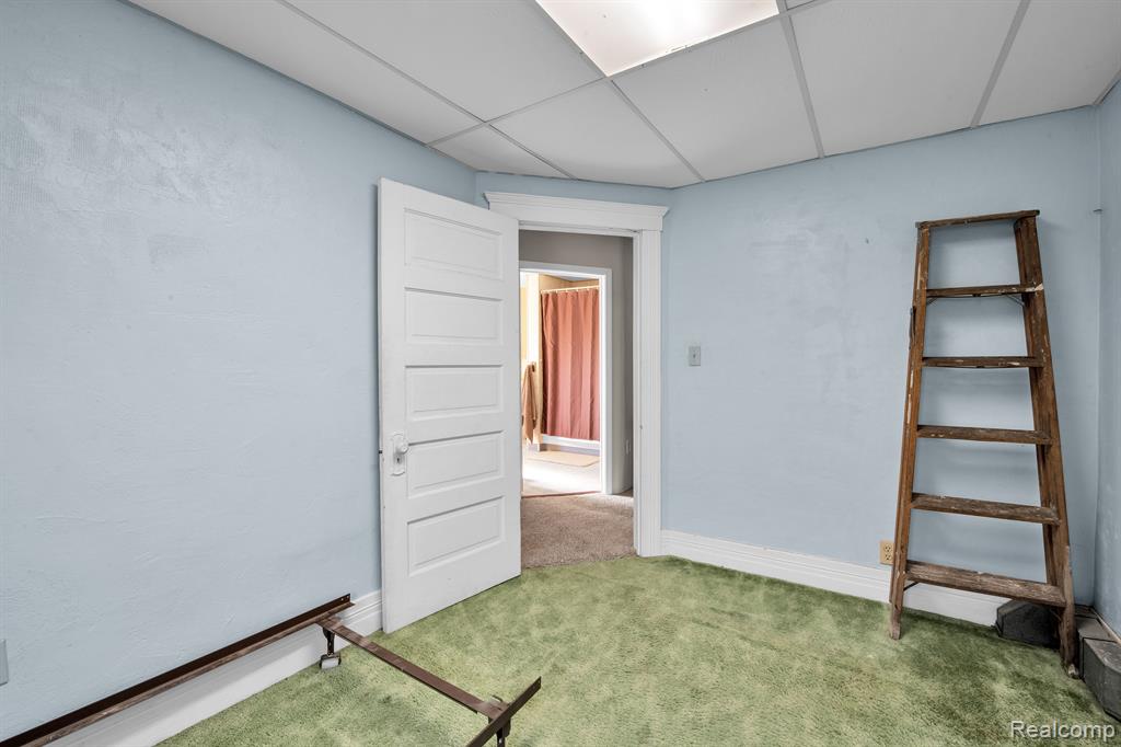 555 CHESTNUT Street, Wyandotte, MI 48192 — Photo 23
