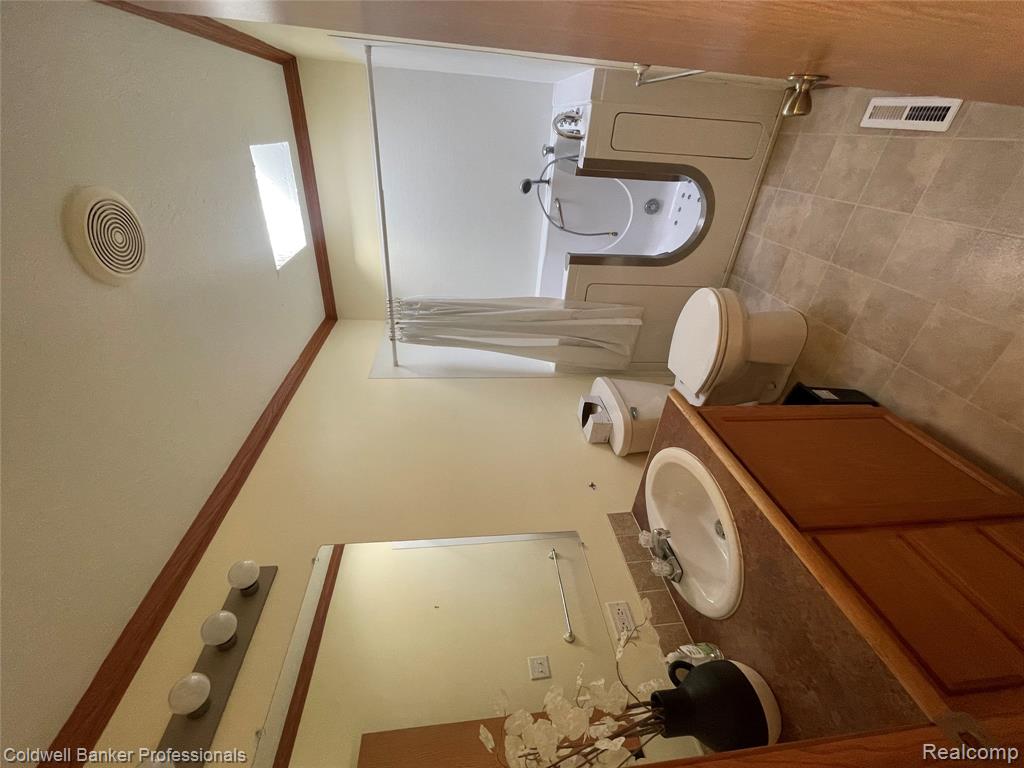 2679 Manatee Court, Lapeer, MI 48446 — Photo 14