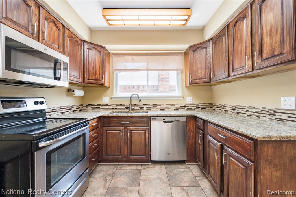 8308 Orhan Street, Canton, MI 48187 — Photo 9