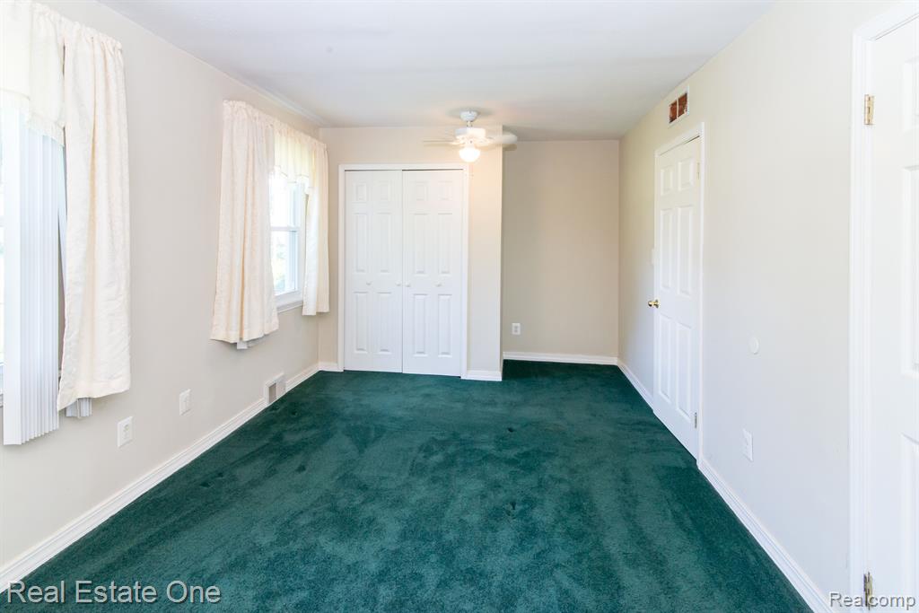 4049 MEIGS Avenue, Waterford, MI 48329 — Photo 17