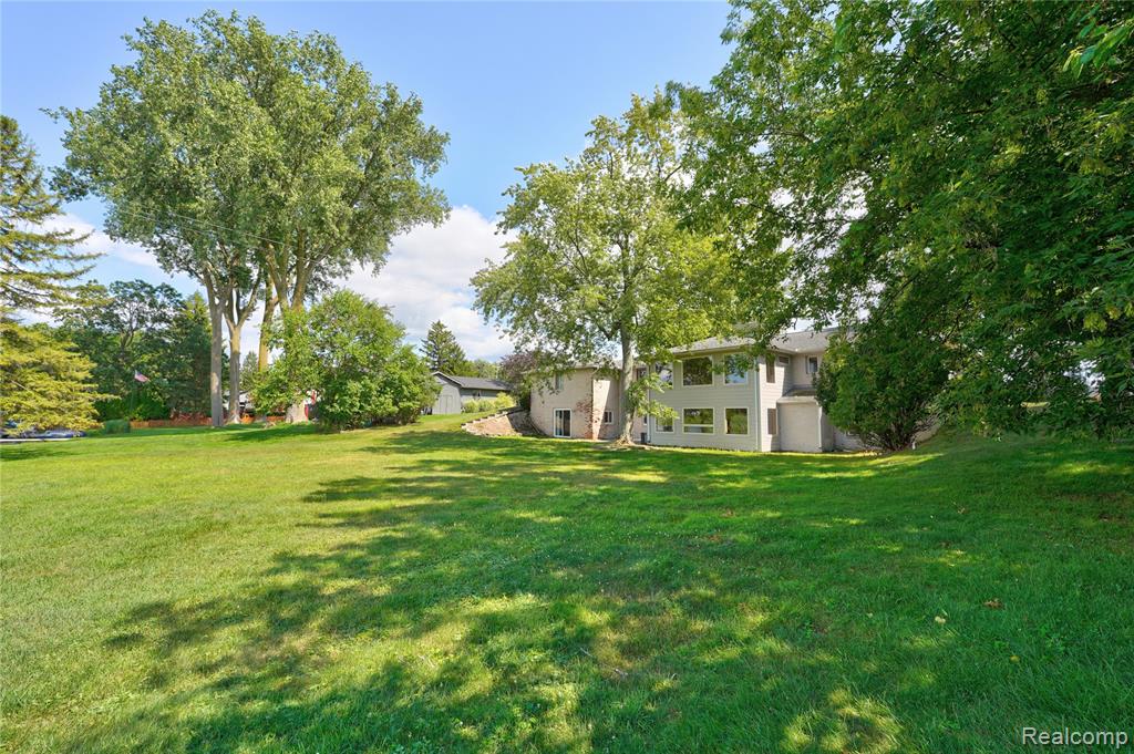 2354 Grove Park Road, Fenton, MI 48430 — Photo 36