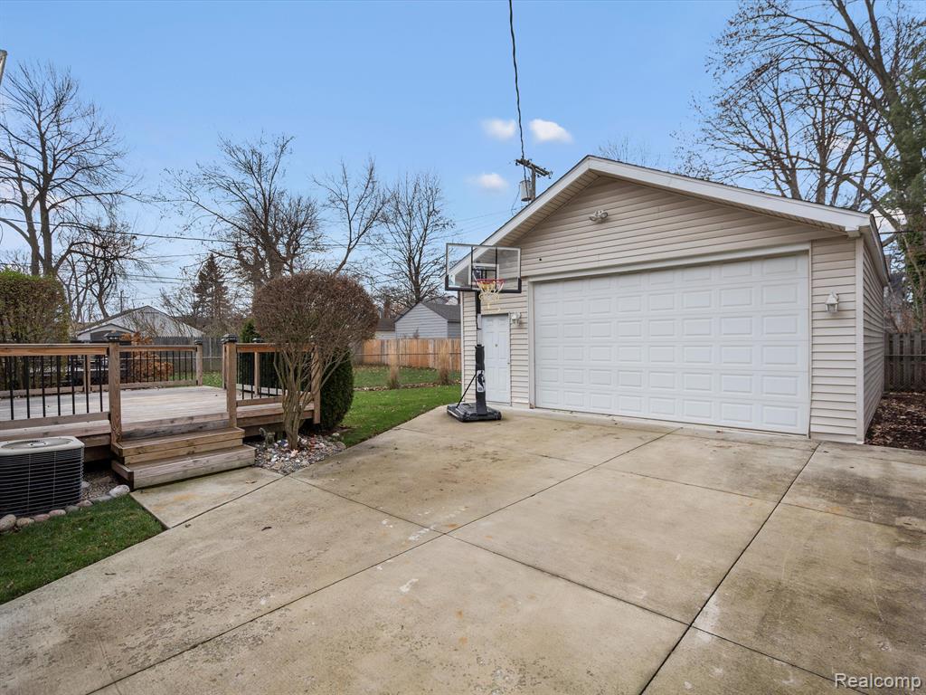 829 N REMBRANDT Avenue, Royal Oak, MI 48067 — Photo 20