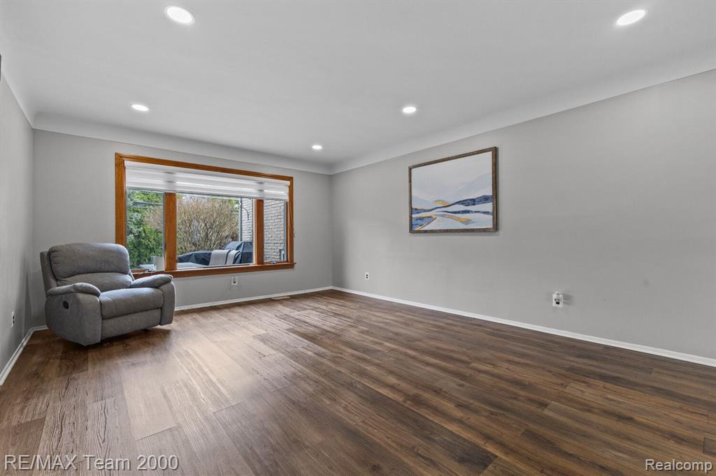 708 DOVER Street, Dearborn Heights, MI 48127 — Photo 4