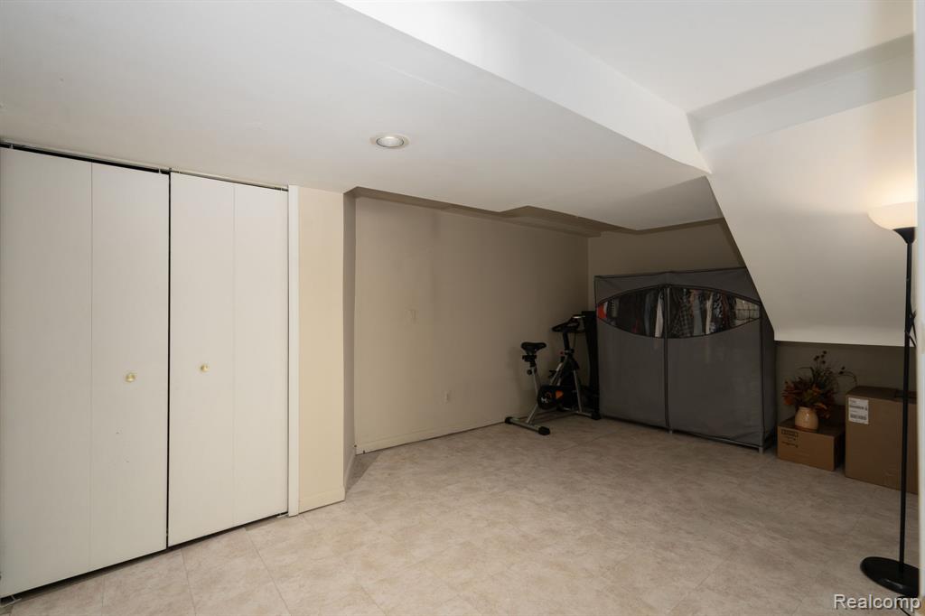 4343 Foxpointe Drive, West Bloomfield, MI 48323 — Photo 39