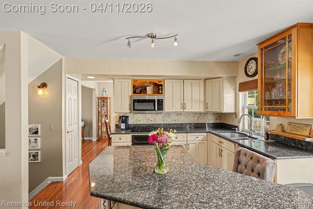 959 S Parkwood Drive, South Lyon, MI 48178 — Photo 8