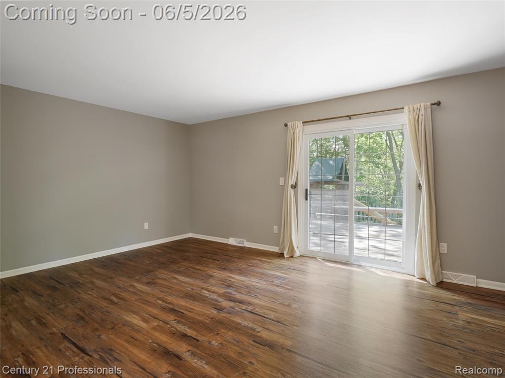 4921 Huron Drive, Clarkston, MI 48348 — Photo 5