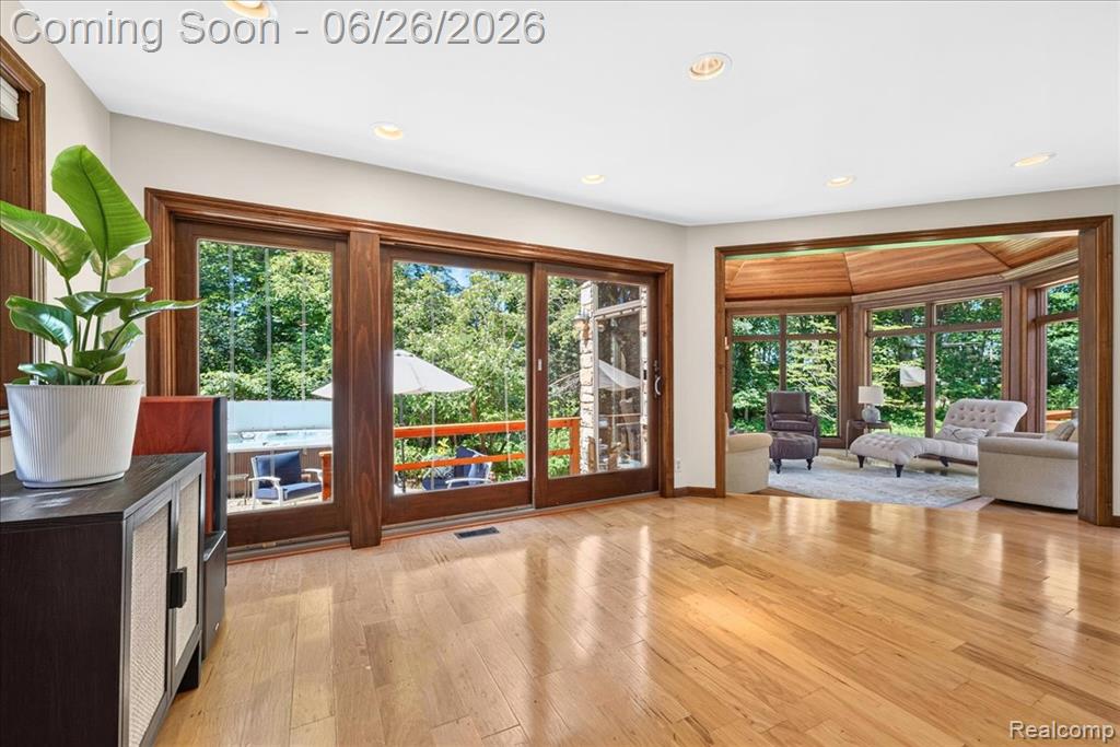 29498 E River Road, Grosse Ile, MI 48138 — Photo 21