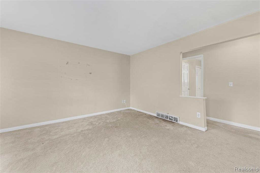 22356 Woodstock Court, Woodhaven, MI 48183 — Photo 8