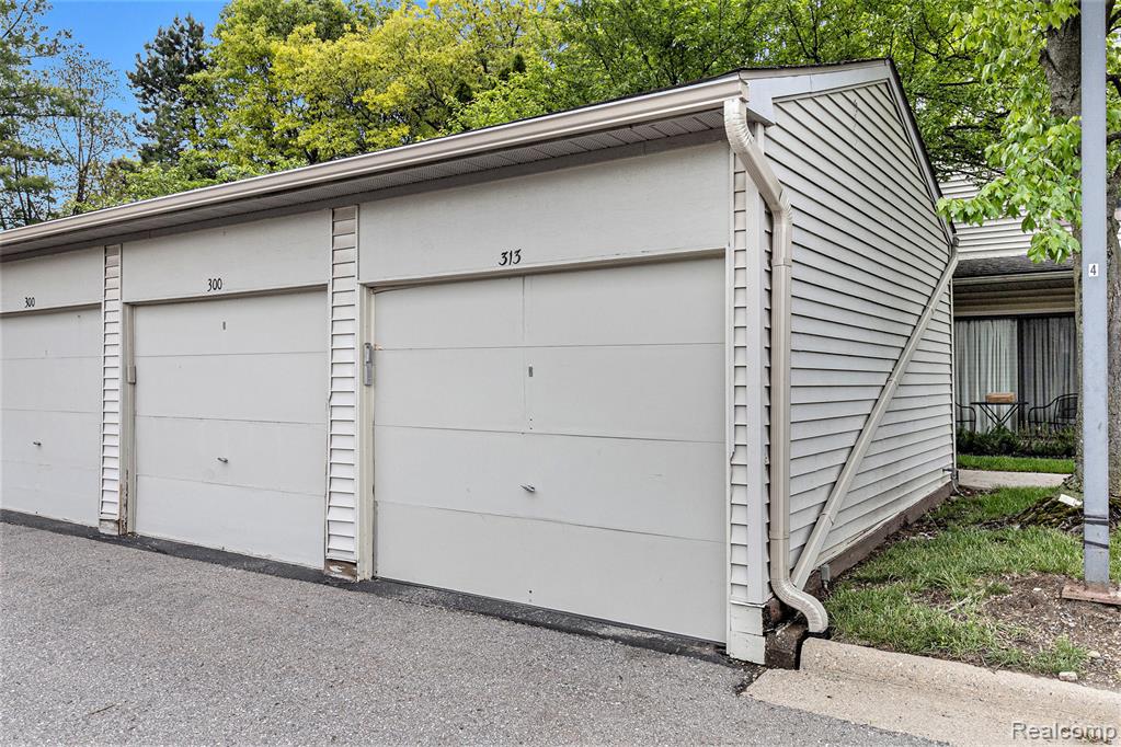313 Spring Brooke Drive, Brighton, MI 48116 — Photo 28