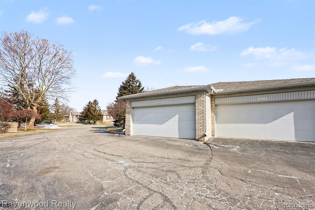 48588 Hudson Bay Court, 116, Shelby Twp, MI 48315 — Photo 4