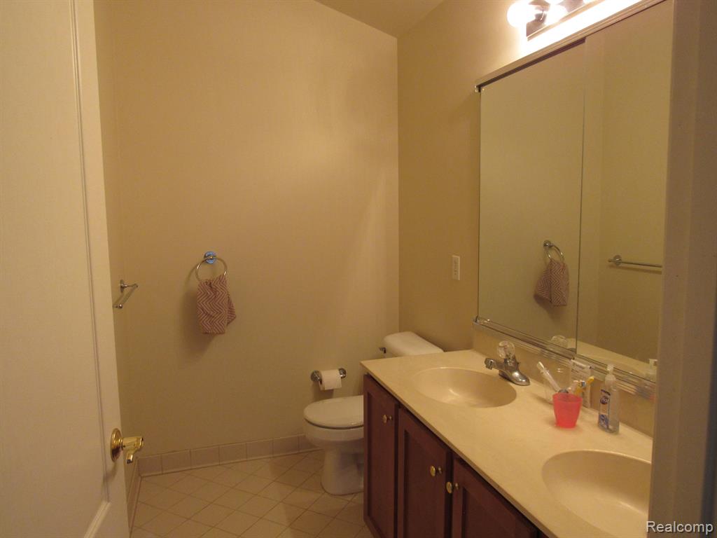 50004 STREAMWOOD Drive, Novi, MI — Photo 5