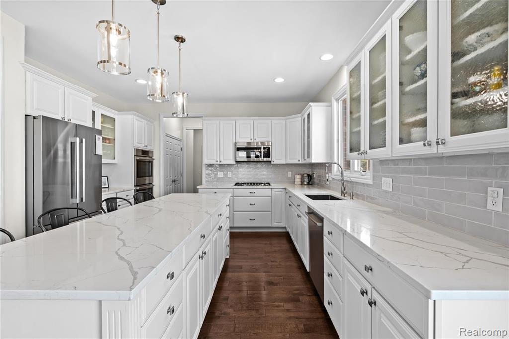 10817 Cliffview Drive, South Lyon, MI 48178 — Photo 13