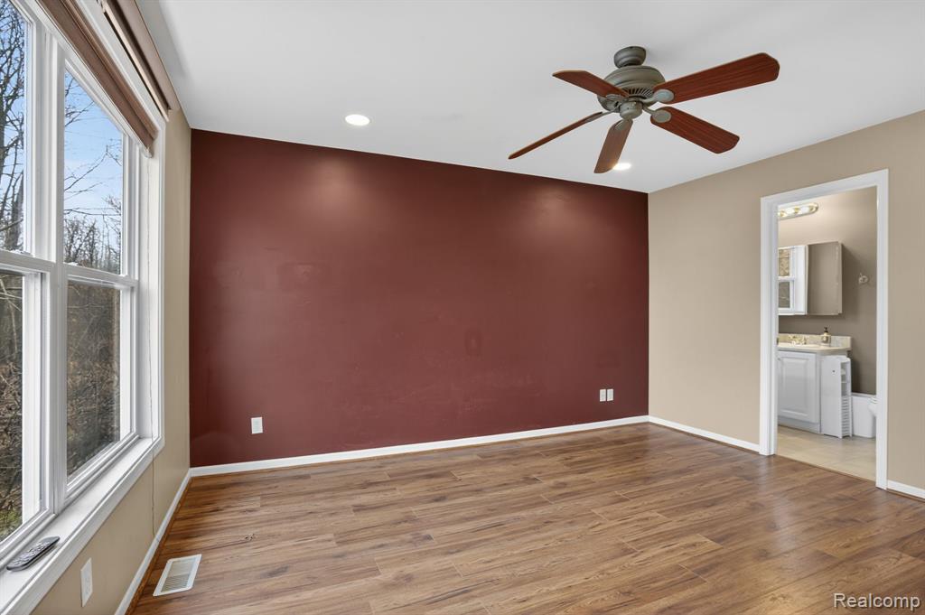 9055 Hegel Road, Goodrich Vlg, MI — Photo 32