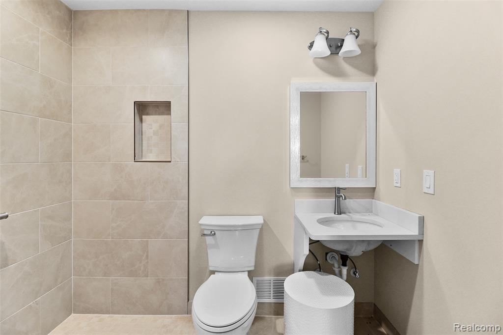 1075 Long Leaf Court, Brighton, MI 48116 — Photo 23