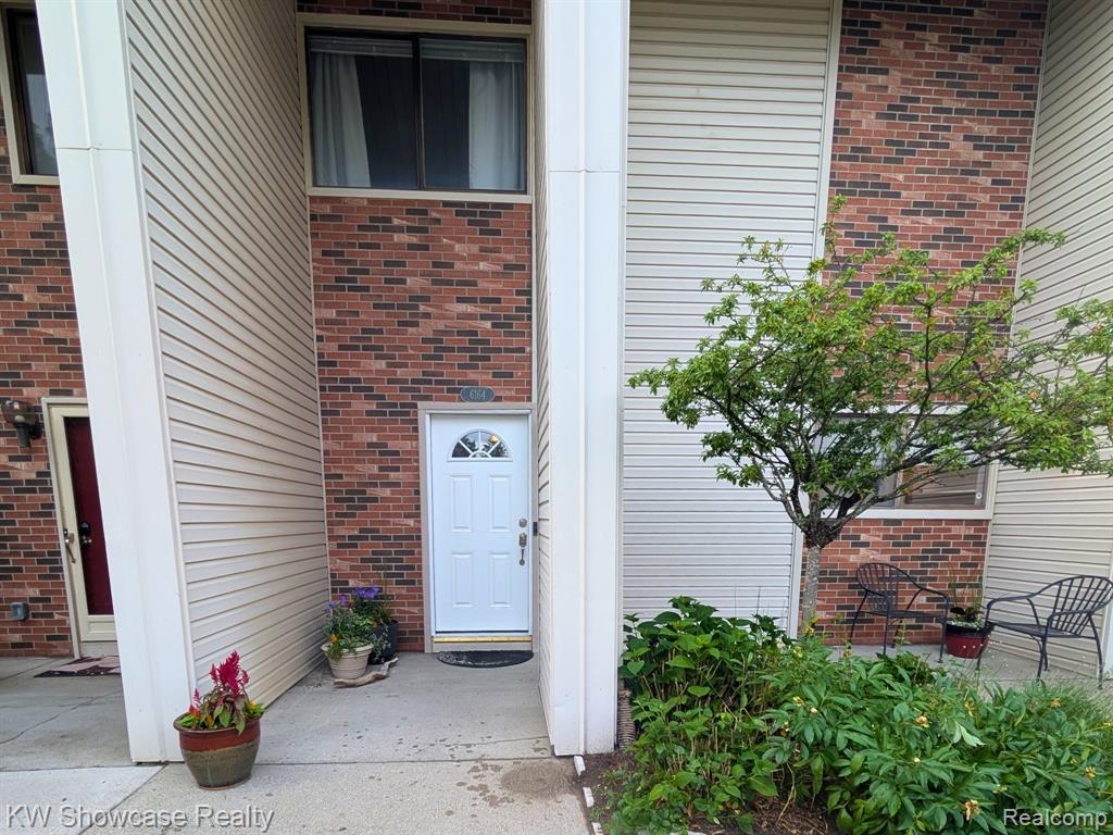 6164 Palomino Court, West Bloomfield, MI — front exterior
