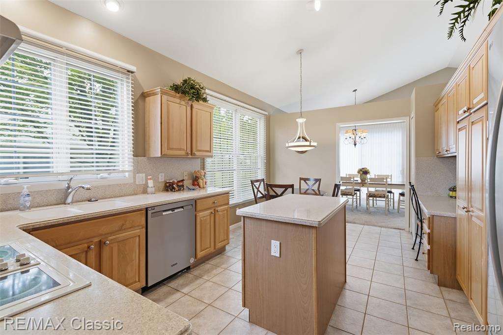16934 Lochmoor Circle W, Northville, MI 48168 — Photo 8