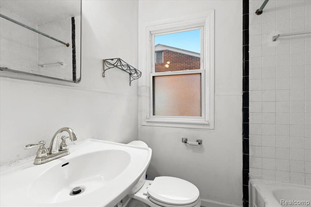 1919 ACKLEY Avenue, Westland, MI 48186 — Photo 11