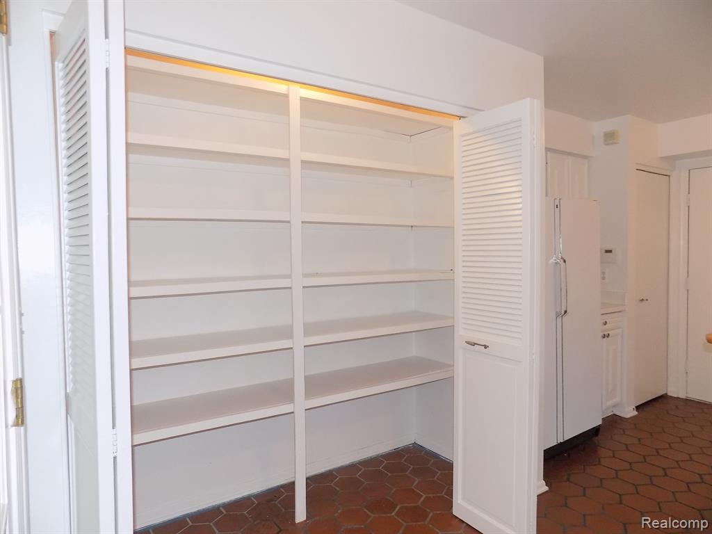7158 PEBBLE PARK Drive, West Bloomfield, MI — Photo 14