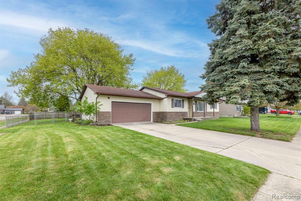 516 WILLIAM G Drive, Capac, MI 48014 — Photo 2