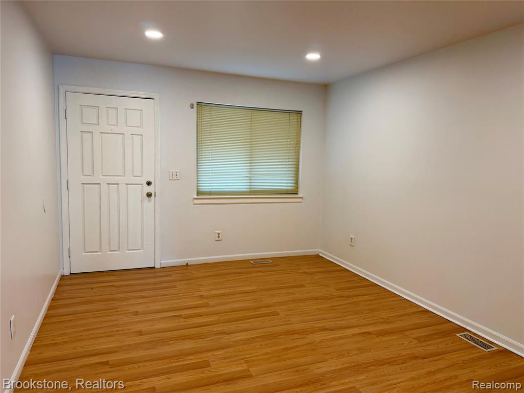 8401 18 Mile Road, 196, Sterling Heights, MI 48313 — Photo 2