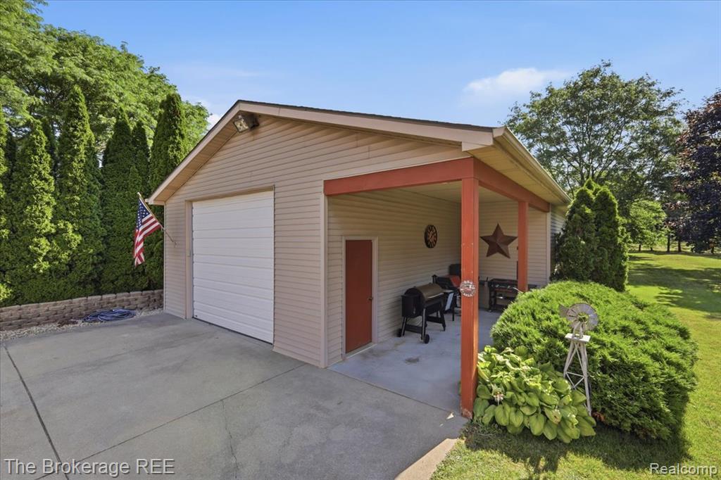 6057 Center Road, Grand Blanc, MI 48439 — Photo 9