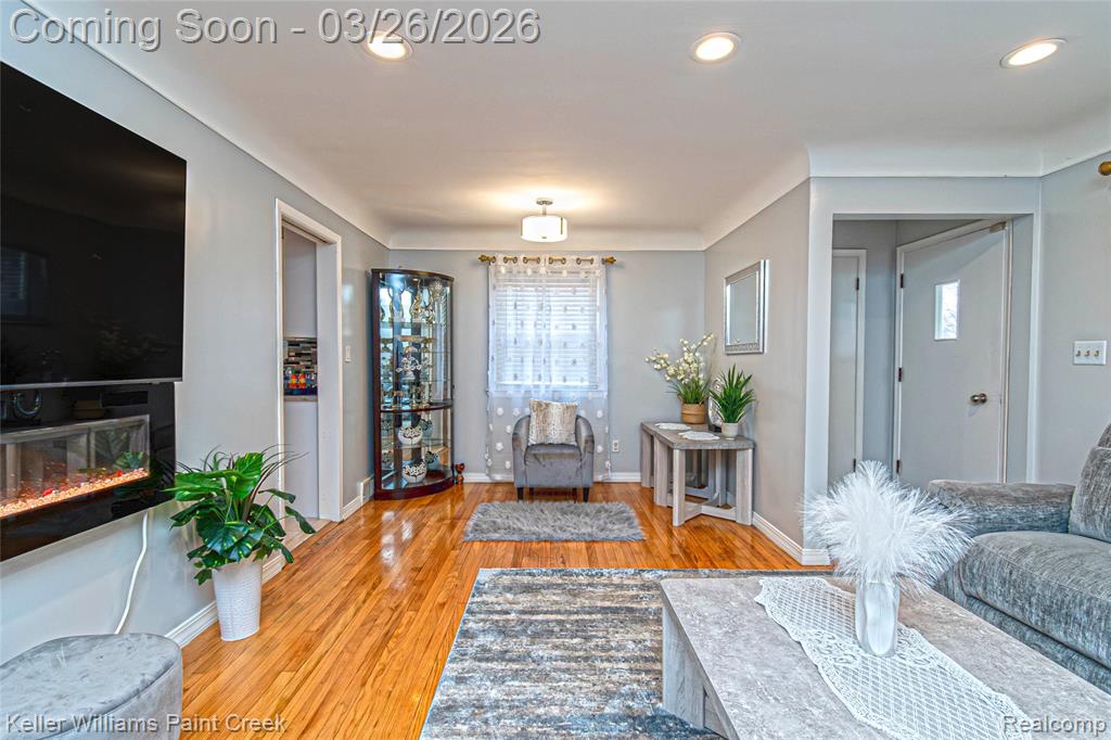 8250 Arnold Street, Dearborn Heights, MI 48127 — Photo 9
