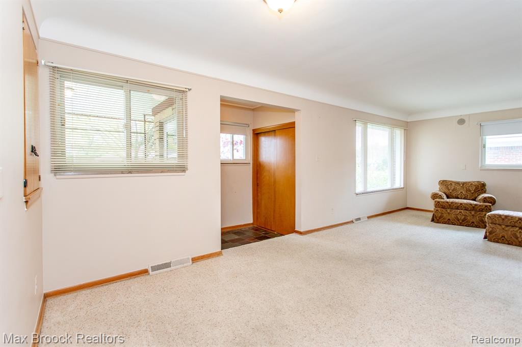 13565 Dixie, Redford, MI 48239 — Photo 6