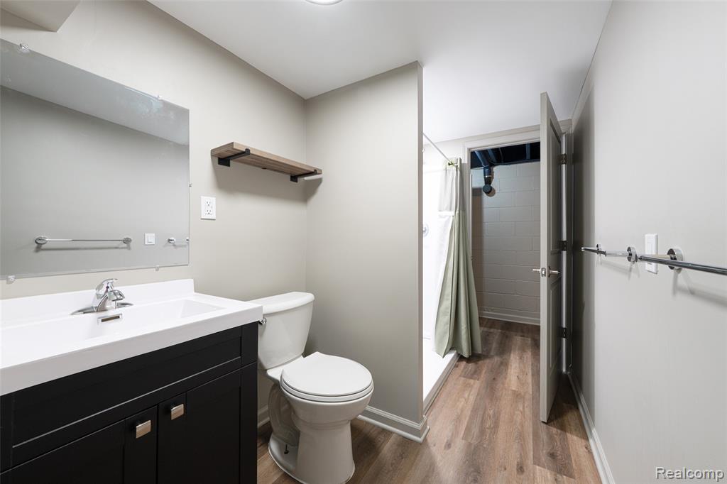 5780 Southward Avenue, Waterford, MI 48329 — Photo 24