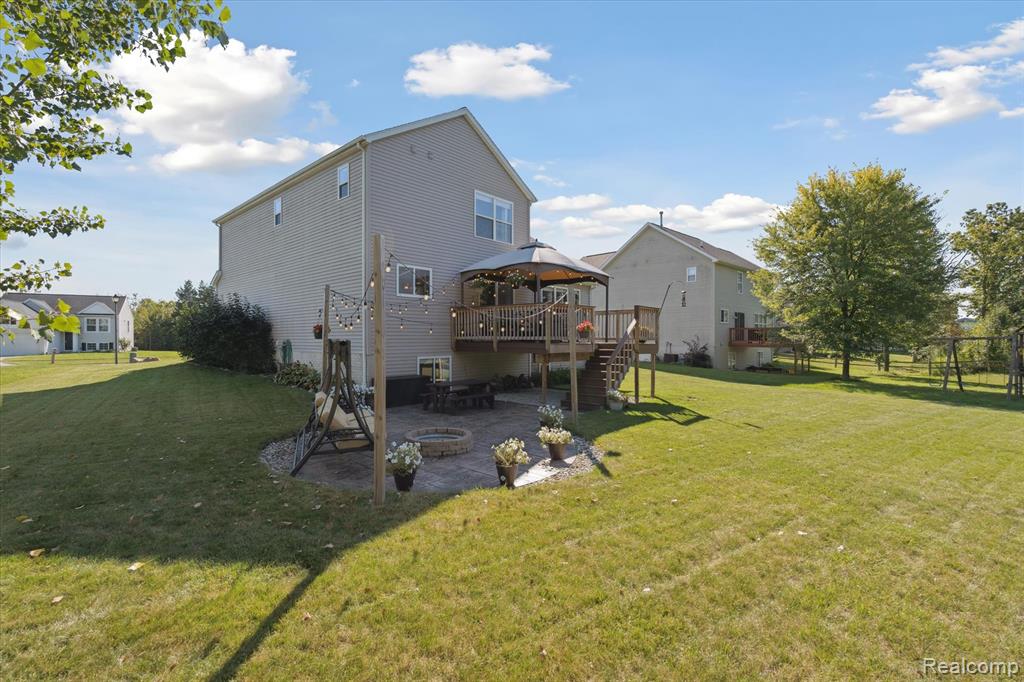 7056 Glenmeadow Court, Grand Blanc, MI 48439 — Photo 45