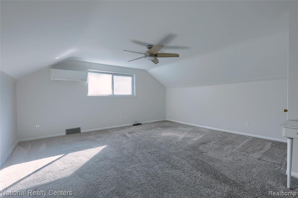 13369 Winchester Avenue, Huntington Woods, MI — Photo 18