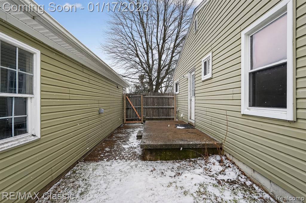 7346 S Shaker Drive, Waterford, MI 48327 — Photo 29