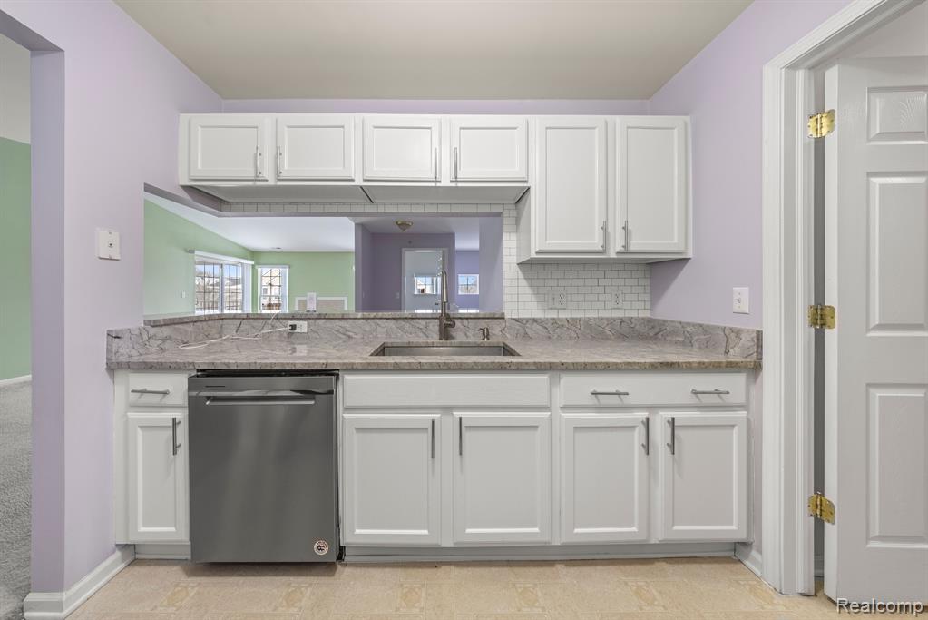 28260 OAKMONTE Circle E, New Hudson, MI 48165 — Photo 21