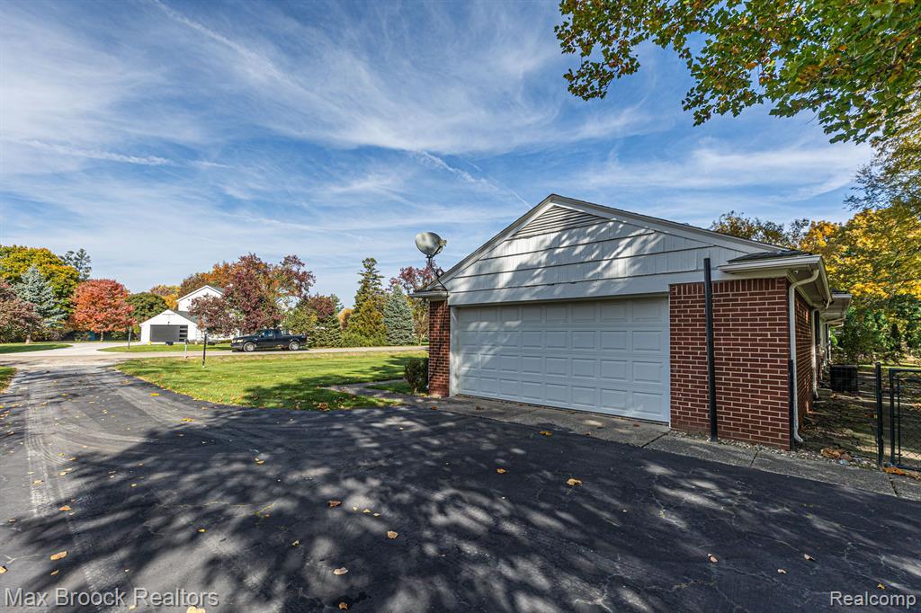 4823 WYE OAK Road, Bloomfield Hills, MI 48301 — Photo 23
