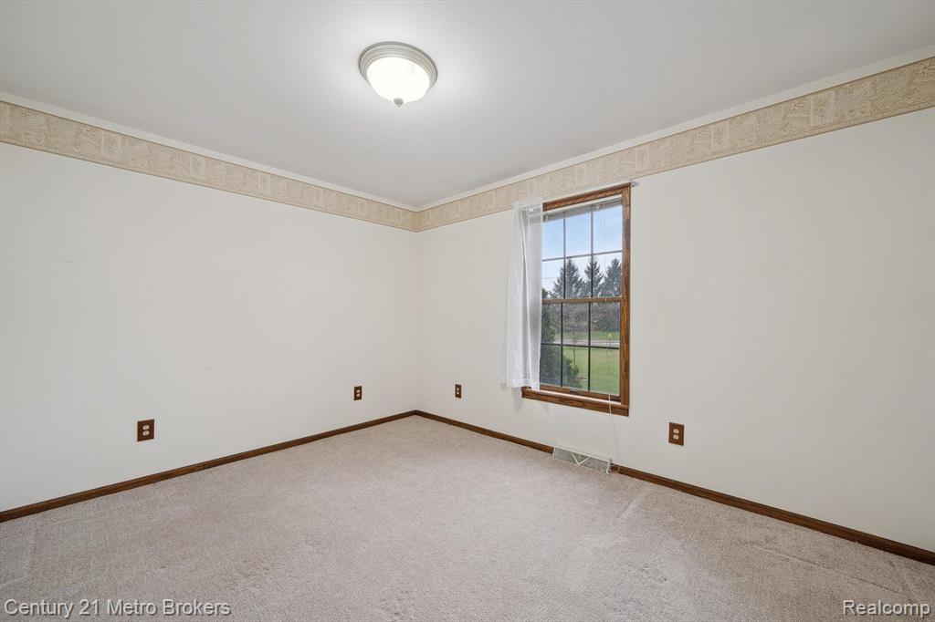 6452 E MAPLE Avenue, Grand Blanc, MI 48439 — Photo 22