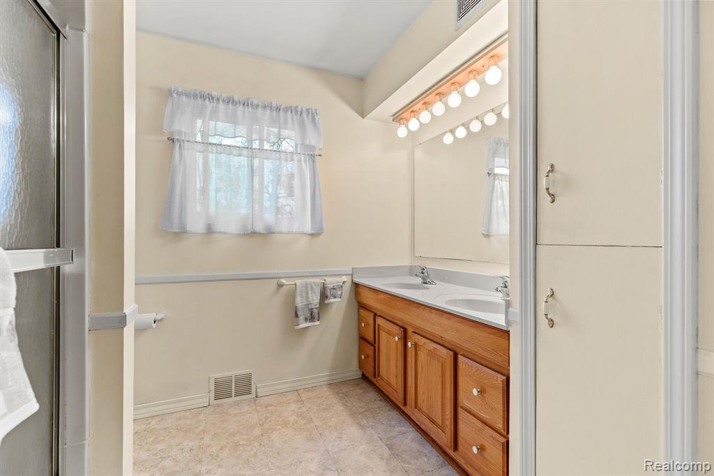 60820 LILLIAN Street, South Lyon, MI 48178 — Photo 17