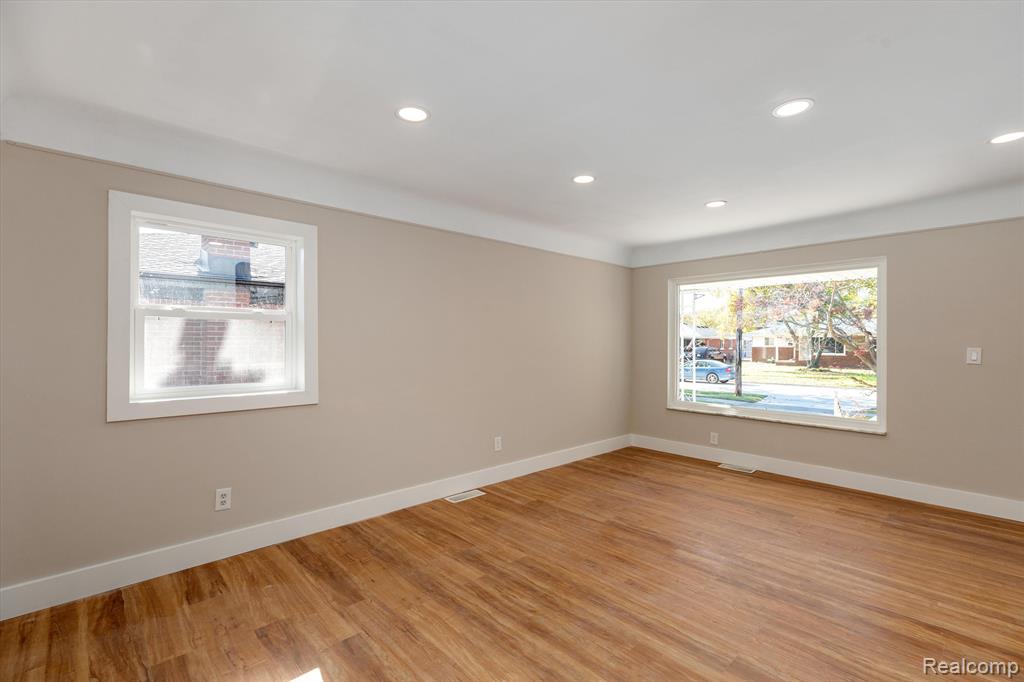 8134 LOCHDALE Street, Dearborn Heights, MI 48127 — Photo 5