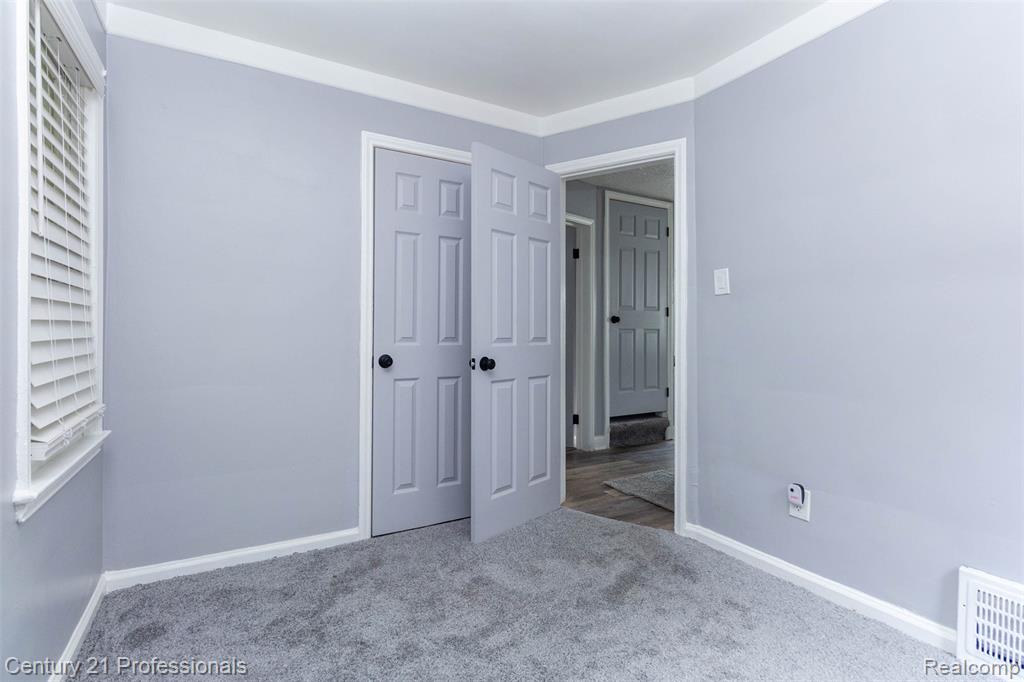 9037 Longacre Street, Detroit, MI 48228 — Photo 20