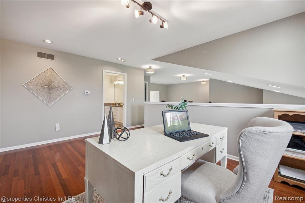 45653 TOURNAMENT Drive, Northville, MI 48168 — Photo 39