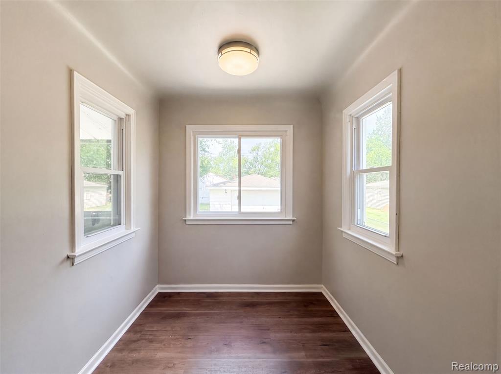 6455 Norborne Avenue, Dearborn Heights, MI 48127 — Photo 10