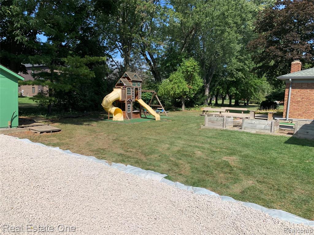 5051 FALMOUTH Drive, Troy, MI 48085 — Photo 33