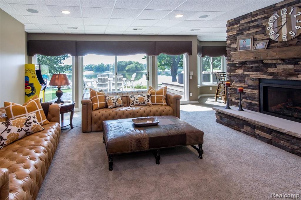 3166 W Beach Lake Drive, Milford, MI, 48380