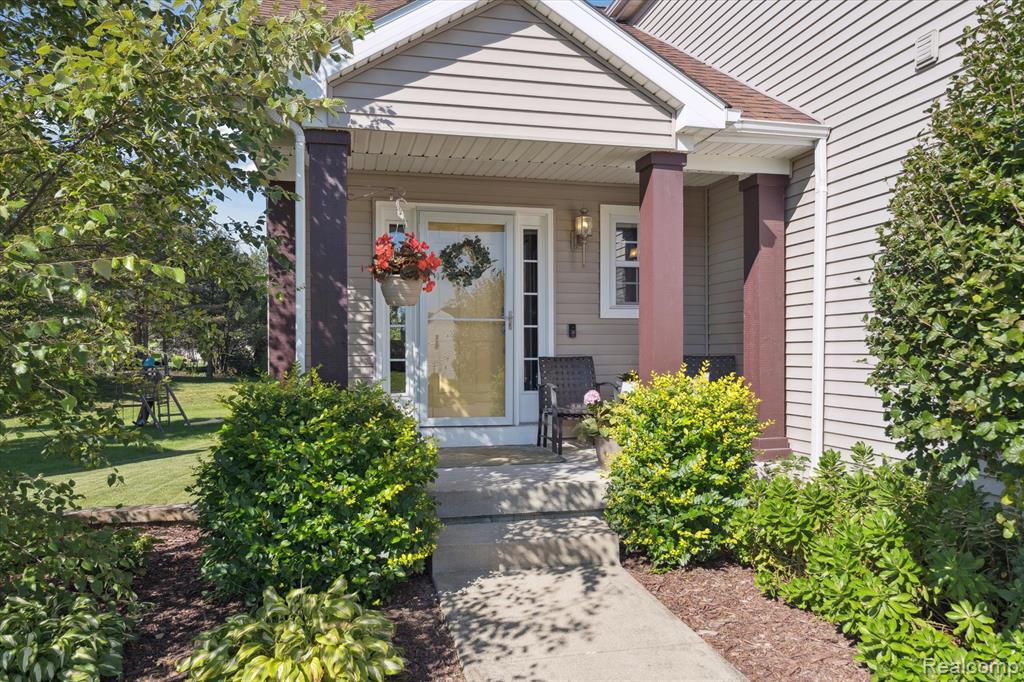 7056 Glenmeadow Court, Grand Blanc, MI 48439 — Photo 2
