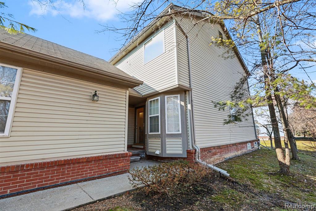 716 Palmer Drive, Pontiac, MI 48342 — Photo 2