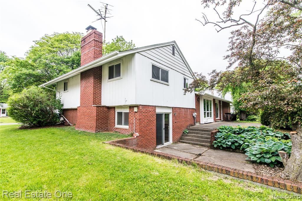 6845 Tamerlane Drive, West Bloomfield, MI — Photo 11
