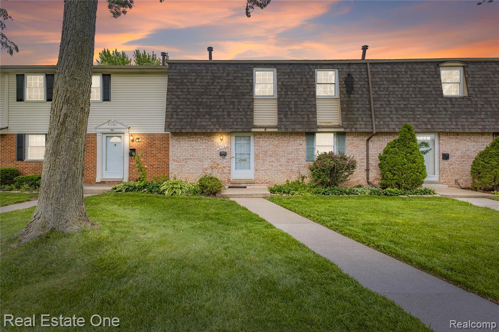 959 Kirts Boulevard, Troy, MI 48084 — front exterior