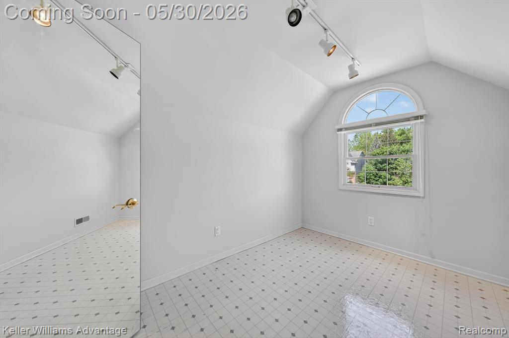 6356 Branford Drive, West Bloomfield, MI — Photo 34