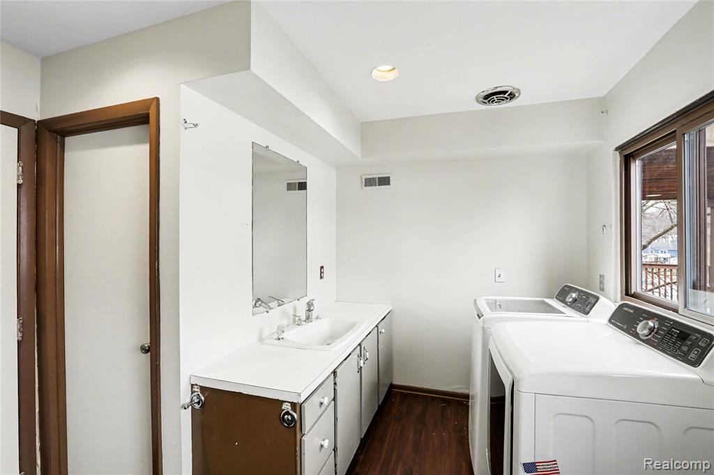 13490 Lakebrook Drive, Fenton, MI 48430 — Photo 26